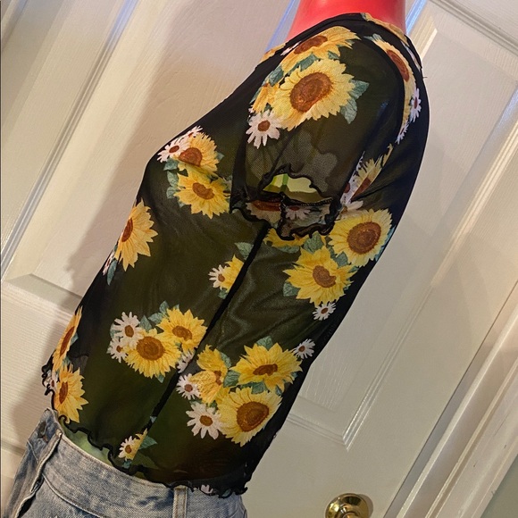 Originality Black Floral Sunflower Mesh Crop Top - Picture 5 of 11